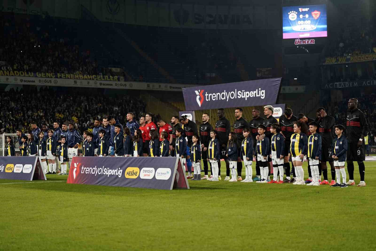 Trendyol Süper Lig: Fenerbahçe: 1 – Atakaş Hatayspor: 0 (Maç devam ediyor) TRENDYOL SÜPER LİG'İN 18. HAFTASINDA FENERBAHÇE EVİNDE ATAKAŞ HATAYSPOR İLE