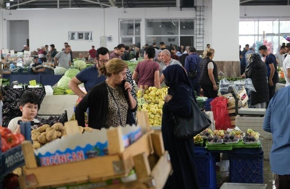 Tüketici güven endeksi Ocak ayında 81,0 seviyesine geriledi. Tüketici güven endeksi, Türkiye İstatistik Kurumu ve Merkez Bankası'nın işbirliğiyle