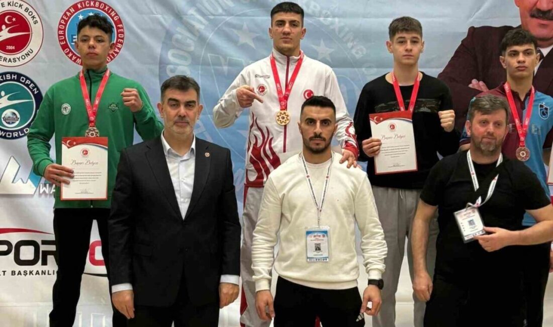 Antalya’da Süren Türkiye Kick Boks Şampiyonasında Elazığlı Sporcular Başarı Elde Etti Antalya'da süren Türkiye Kick Boks Şampiyonası'nda Elazığlı sporculardan Yusuf Eren