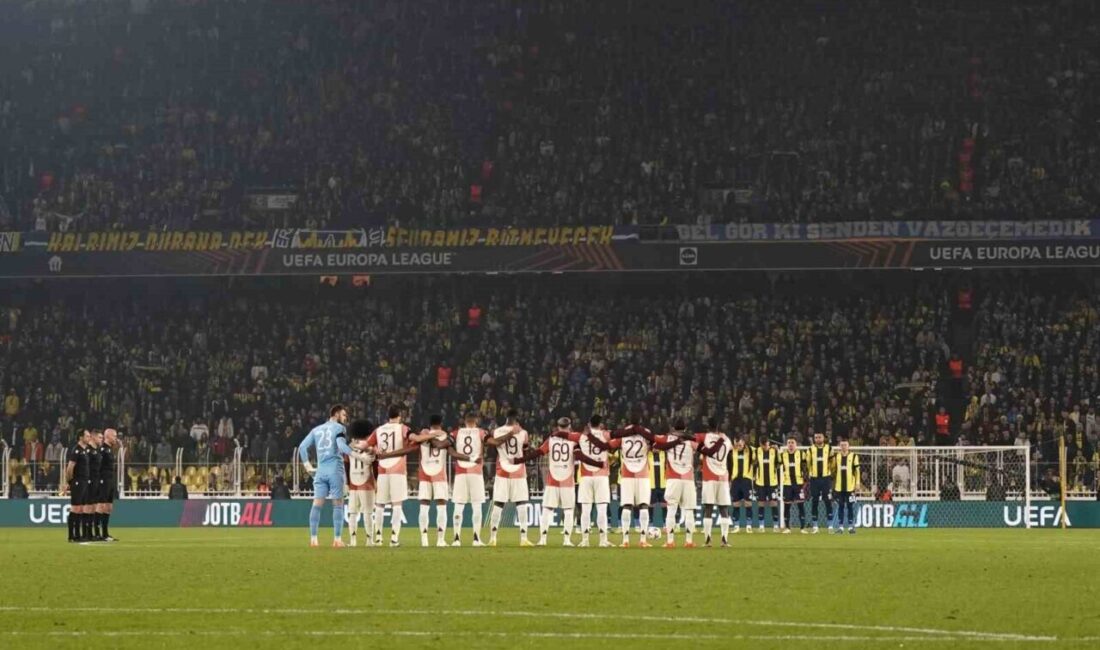 Fenerbahçe, UEFA Avrupa Ligi’nde Lyon’u Ağırlıyor: Maçta 15 Dakika Geçildi, Henüz Gol Yok! Fenerbahçe, UEFA Avrupa Ligi'nin 7. haftasında Lyon ile karşı karşıya