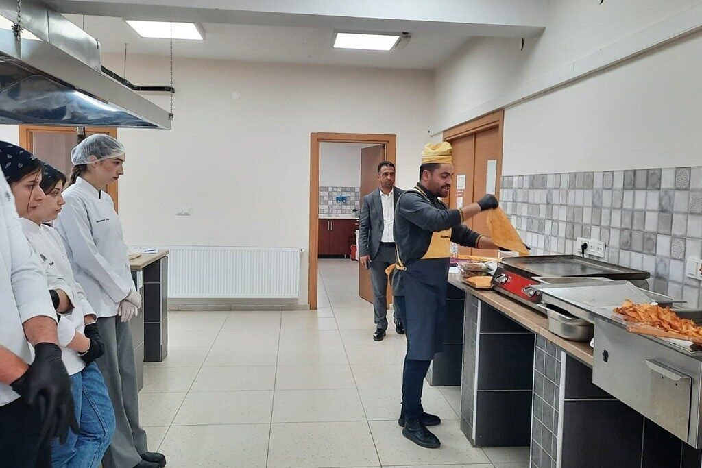 Bilecik Şeyh Edebali Üniversitesi'ne bağlı Söğüt Meslek Yüksekokulu'nda "Hızlı Yemek