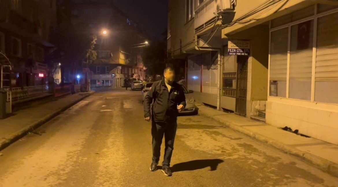 Bursa'da alkol denetimi sırasında Yakup P., sürücü belgesini verirken aracıyla