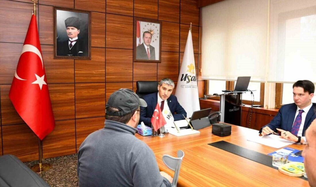 Uşak Valisi Naci Aktaş, Halk Günü’nde vatandaşların taleplerini dinledi Uşak Valisi Naci Aktaş, düzenlenen halk günü toplantısında vatandaşlarla buluştu.