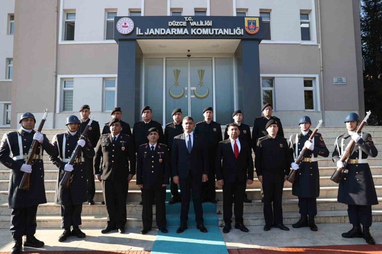 Düzce Valisi Selçuk Aslan, Düzce İl Jandarma Komutanı Albay Mustafa