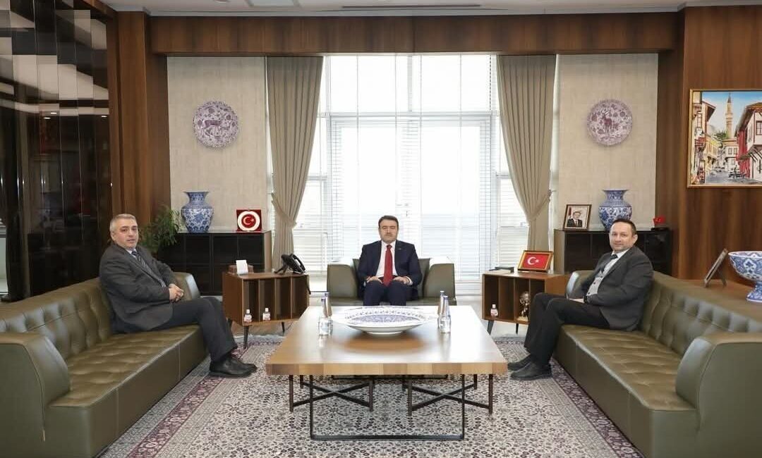 Kütahya Valisi Musa Işın, Sağlık Bakanlığı Koordinatörü ve İl Sağlık Müdürü ile sağlık projelerini değerlendirdi Kütahya Valisi Musa Işın, Sağlık Bakanlığı Saha Koordinatörü Dr. Korkut