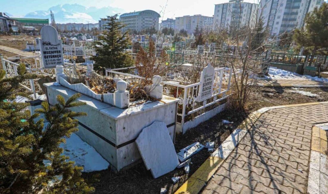 Akköprü Mezarlığı’nda Gece Yarısı Mezar Tahribi Oluştu Van'ın Tuşba ilçesindeki Akköprü Mezarlığı'nda son iki gecede birçok mezar