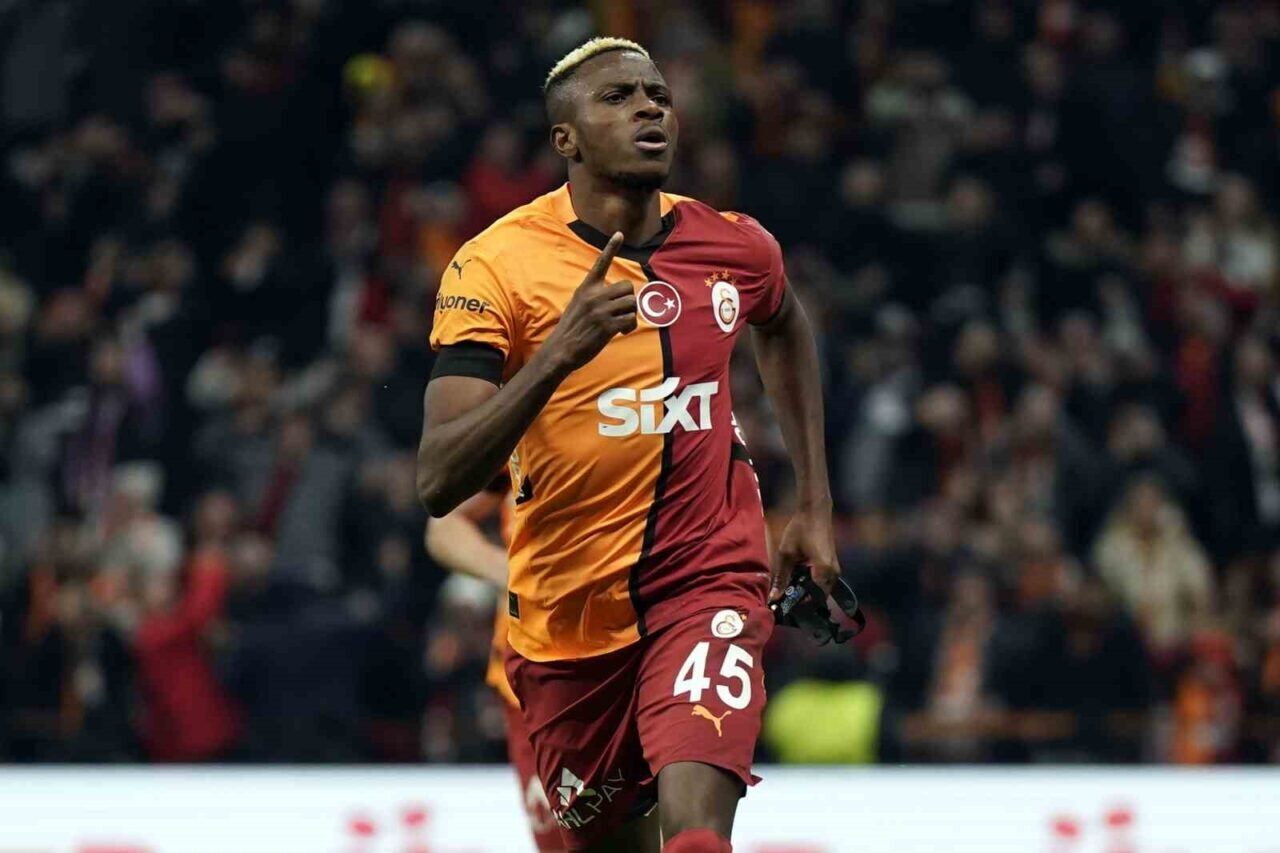 Victor Osimhen, Galatasaray'ın Konyaspor ile oynadığı maçta 22. dakikada penaltıdan