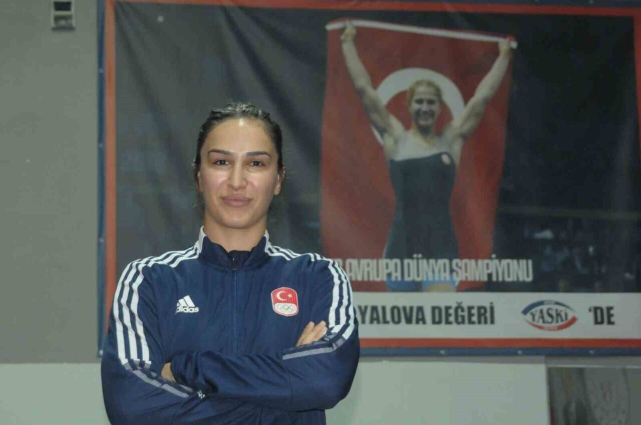 Dünya Güreş Birliği tarafından yılın en iyi kadın güreşçisi seçilen