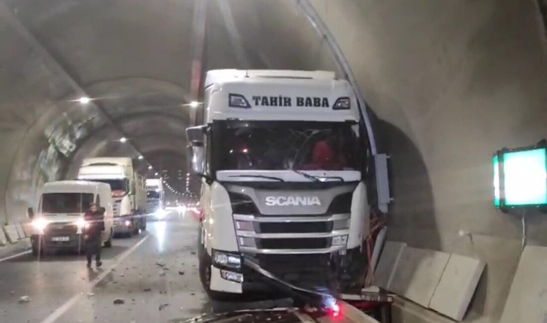Yüksekova’daki Yeniköprü Tüneli’nde tır kazası: Bir yaralı var Hakkari'nin Yüksekova ilçesindeki Yeniköprü Tüneli'nde bir tır, bilinmeyen bir nedenle