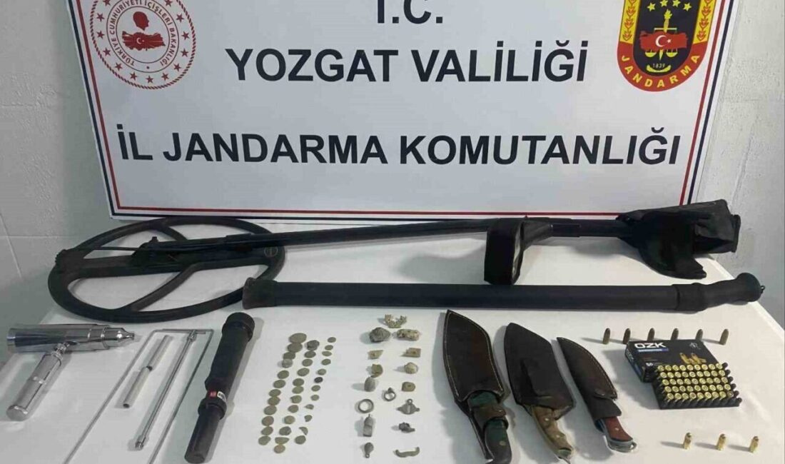Yerköy’de define aranırken yakalanan beş şüpheliye gözaltı işlemi yapıldı Yerköy'de jandarma, define arayan Y.A., B.E., Y.K., E.A. ve Ö.Y.'yi