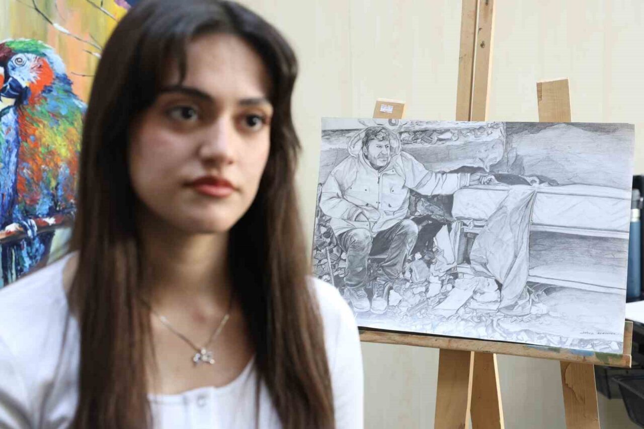 Elazığ'da yaşayan 16 yaşındaki Zehra Karaman, Elazığ ve Kahramanmaraş depremlerinin