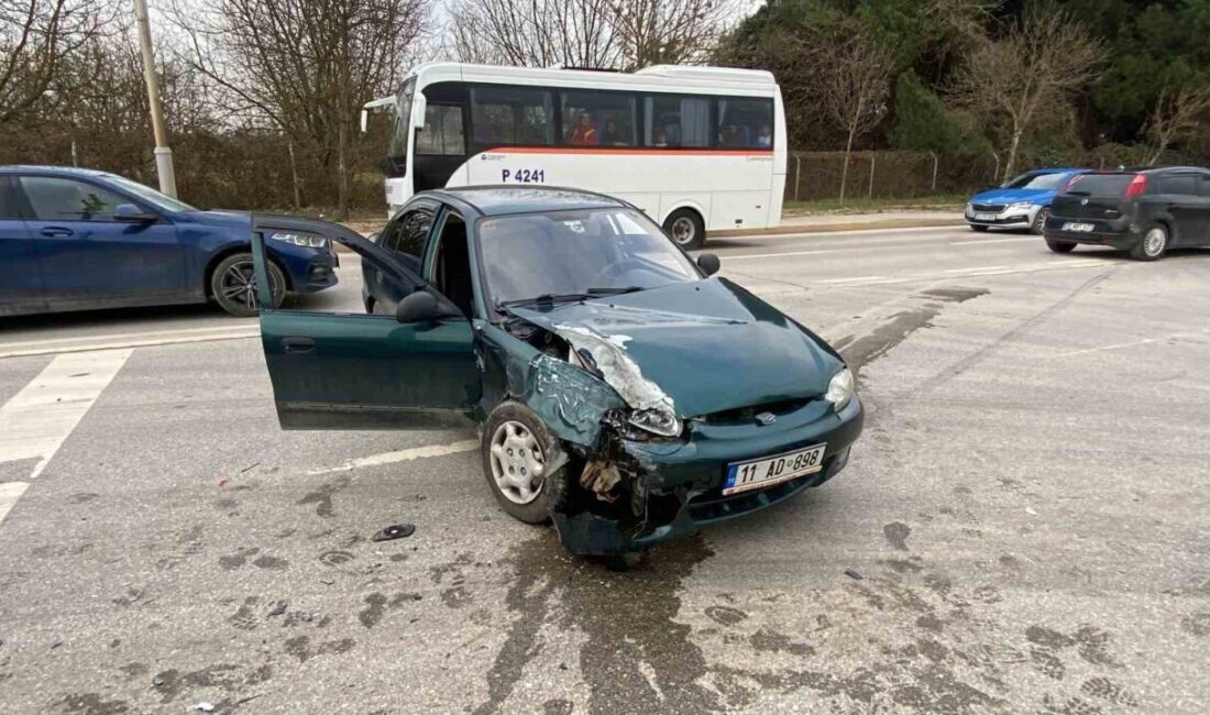 Başiskele’de iki otomobilin çarpışması sonucu iki sürücü hastaneye kaldırıldı Kocaeli'nin Başiskele ilçesinde, O.Y. idaresindeki Fiat ile A.M. yönetimindeki Hyundai