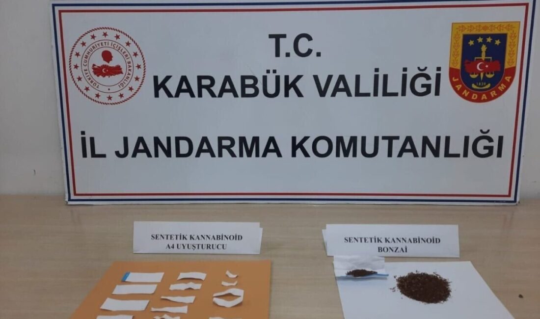 Karabük’te uyuşturucu madde ile yakalanan iki şüpheli adli kontrolle serbest bırakıldı. Karabük'te gerçekleştirilen operasyon sonucu, iki şahsın üzerinde ve araç ile
