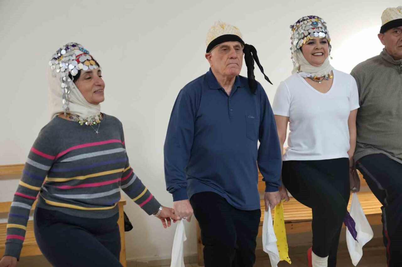 Adana'da 78 yaşındaki Mehmet Altuntaş'ın da aralarında bulunduğu 12 kişilik