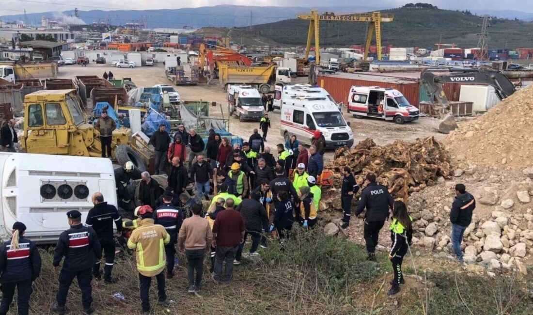 Bursa'nın Gemlik ilçesinde işçileri taşıyan bir servis otobüsü, hızını ayarlayamayan