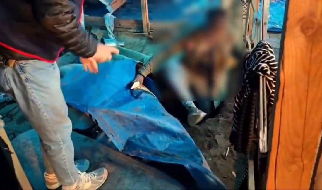 Karasu’da kaçak 17 suç kaydıyla aranan şahıs akrabalarının çadırındaki çukurda yakalandı! 17 suç kaydı olan G.D. (36), 9 yıl boyunca farklı