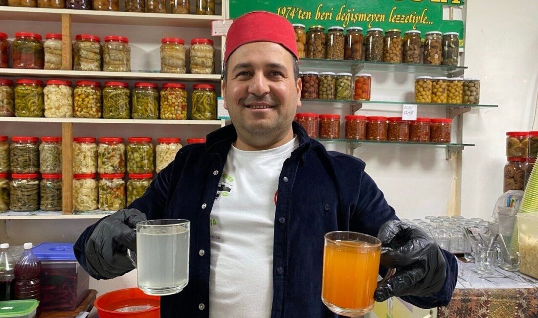 Kayseri'de turşuculuk yapan Şerafettin Kaya, havaların soğumasıyla artan boğaz ağrısı