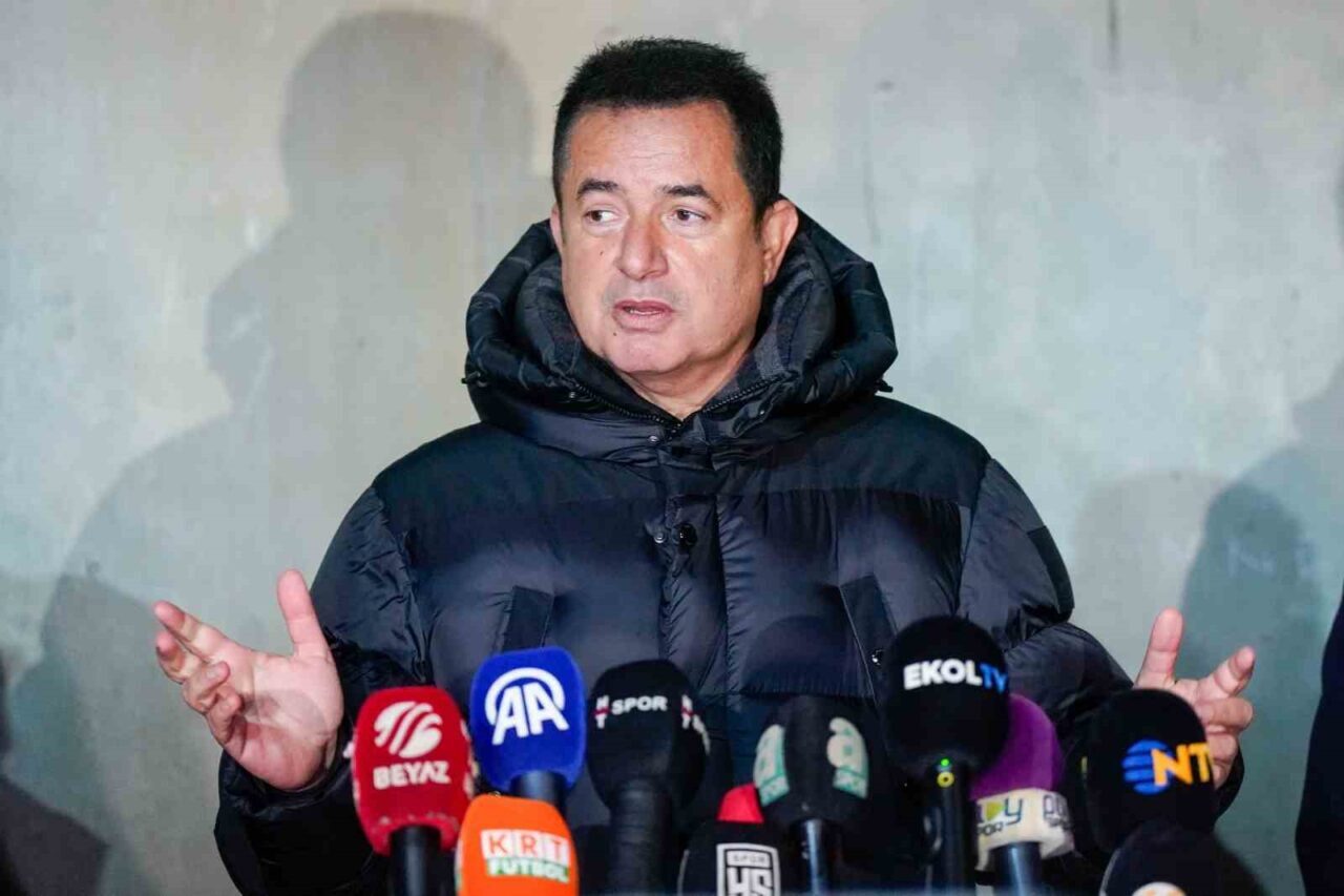 Fenerbahçe Asbaşkanı Acun Ilıcalı, Galatasaray derbisinin hakemi Slavko Vincic'in performansından