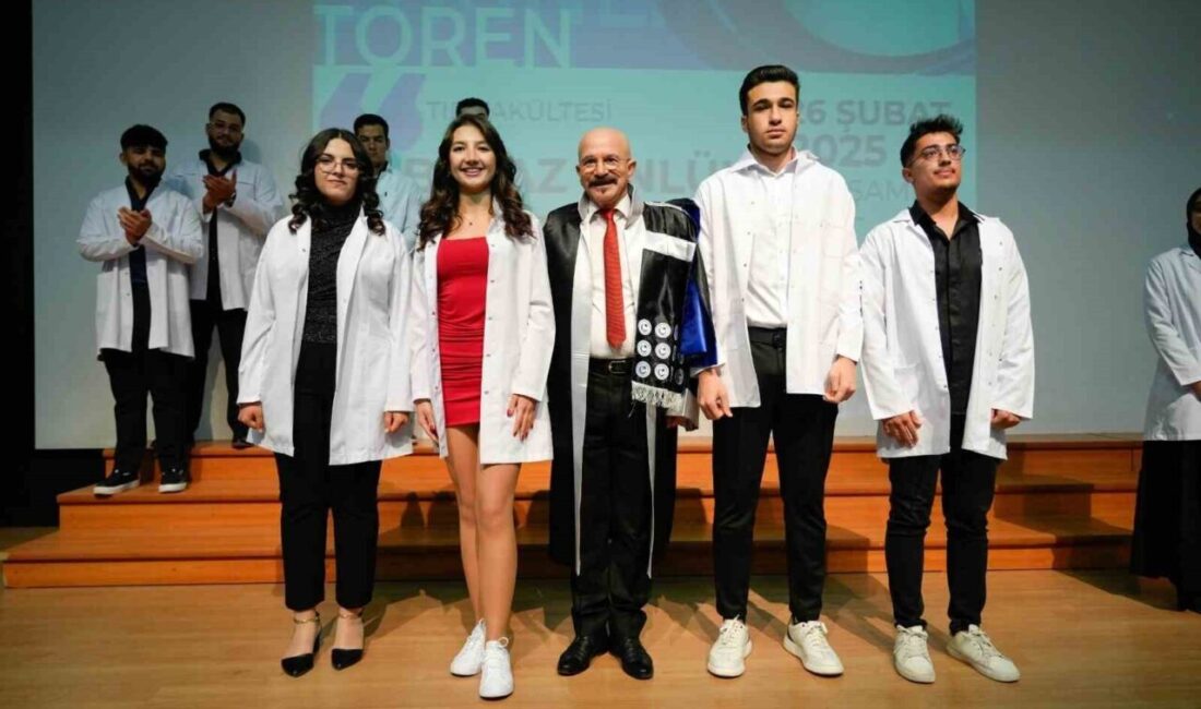 Adıyaman Üniversitesi Tıp Fakültesi'nde 1. sınıf öğrencilerine beyaz önlük giyme