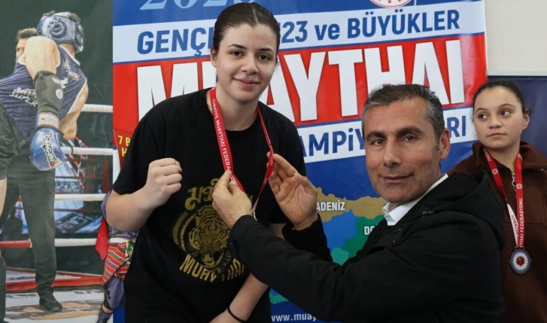Adıyaman’da Heyecan Dolu Güneydoğu Muaythai Şampiyonası Gerçekleşti Türkiye Muaythai Federasyonu'nun 2025 faaliyet programı çerçevesinde Adıyaman'da düzenlenen Güneydoğu