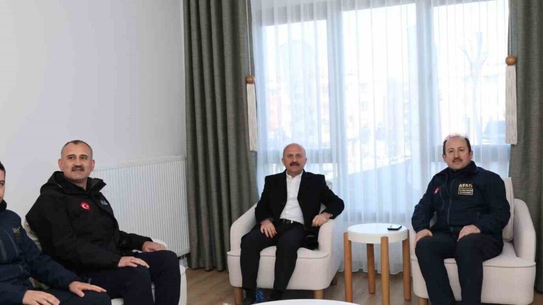 AFAD Başkanı Pehlivan, Adıyaman’daki Deprem Konutlarını Ziyaret Etti ve Ailelerle Buluştu AFAD Başkanı Ali Hamza Pehlivan, Adıyaman'daki kalıcı deprem konutlarını inceledi.