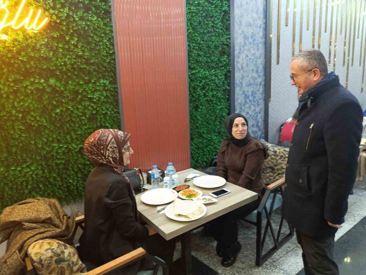 Ağrı'nın Hamur ilçesinde aday öğretmenler için düzenlenen tanışma yemeğinde, İl