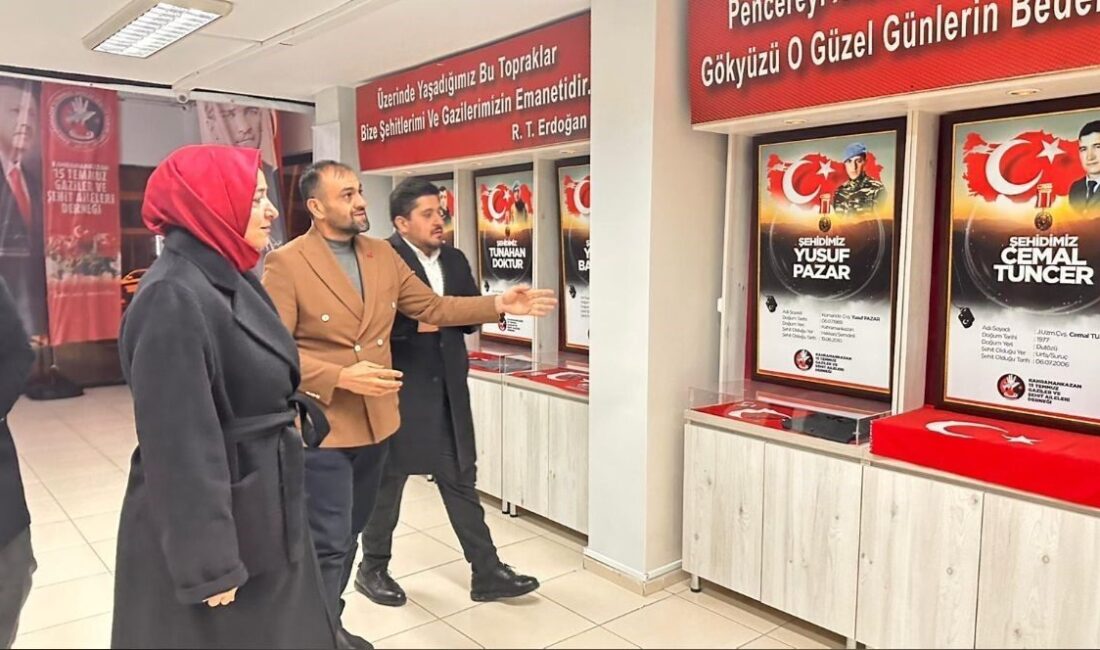 Fatma Betül Sayan Kaya, 15 Temmuz gazisi Mustafa Zorova’nın ailesine taziye ziyaretinde bulundu AK Parti Genel Başkan Yardımcısı Fatma Betül Sayan Kaya, 15