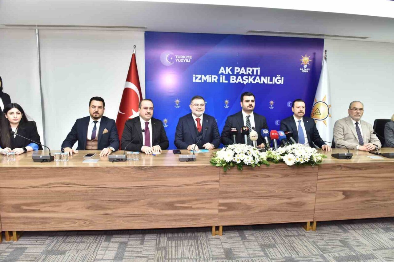 AK Parti Genel Sekreteri Eyyüp Kadir İnan, toplantıda Cumhurbaşkanı Erdoğan'ın