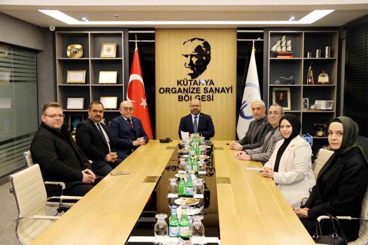 AK Parti Kütahya Milletvekili Adil Biçer, İl Kadın Kolları Başkanı