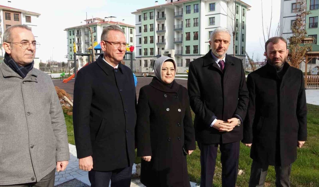 AK Parti Kütahya milletvekilleri ve İl Başkanı Ceyda Çetin Erenler,