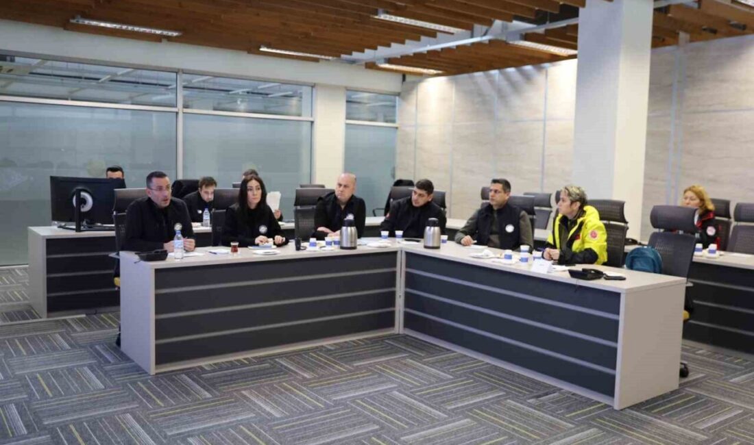 Bursa’da Afet Koordinasyon Merkezi, Arama Kurtarma Ekipleri ile Toplantı Gerçekleştirdi Bursa Büyükşehir Belediyesi, Afet İşleri Dairesi Başkanlığı ile AFAD akredite