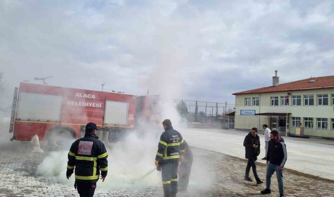 Alaca Belediyesi, ilkokul öğrencilerine yangın güvenliği eğitimi gerçekleştirdi. Alaca Belediyesi, Atatürk İlkokulu'ndaki öğrencilere yangın güvenliği eğitimi sundu. Teorik