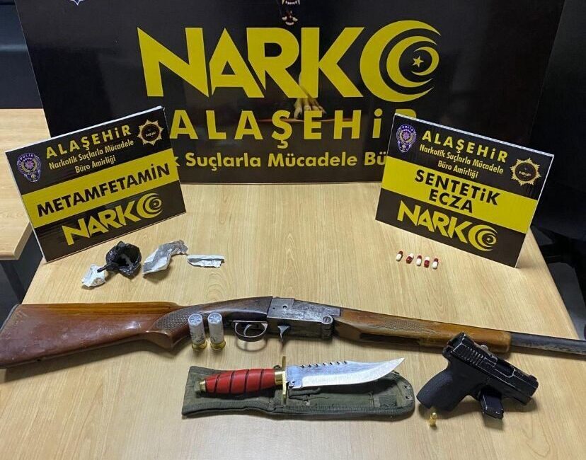 Alaşehir’de Uyuşturucu Ticareti Yapan Bir Kişi Tutuklandı Manisa'nın Alaşehir ilçesinde, narkotik ekiplerinin çalışmaları sonucu M.D. (34) uyuşturucu