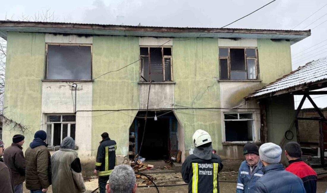 Taşköprü’de Çıkan Yangın İki Katlı Evi Kullanılamaz Hale Getirdi Kastamonu'nun Taşköprü ilçesindeki Aşağıayvalı köyünde, Adnan Bayrak'a ait iki katlı