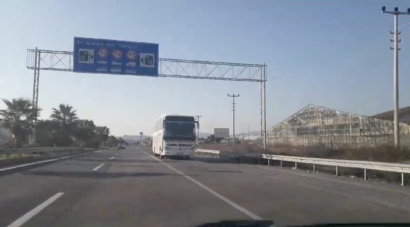 Gazipaşa’da yolcu otobüsü ters yönde ilerleyerek trafiği tehlikeye attı Antalya'nın Gazipaşa ilçesinde Lüks Batman firmasına ait bir otobüs, dinlenme