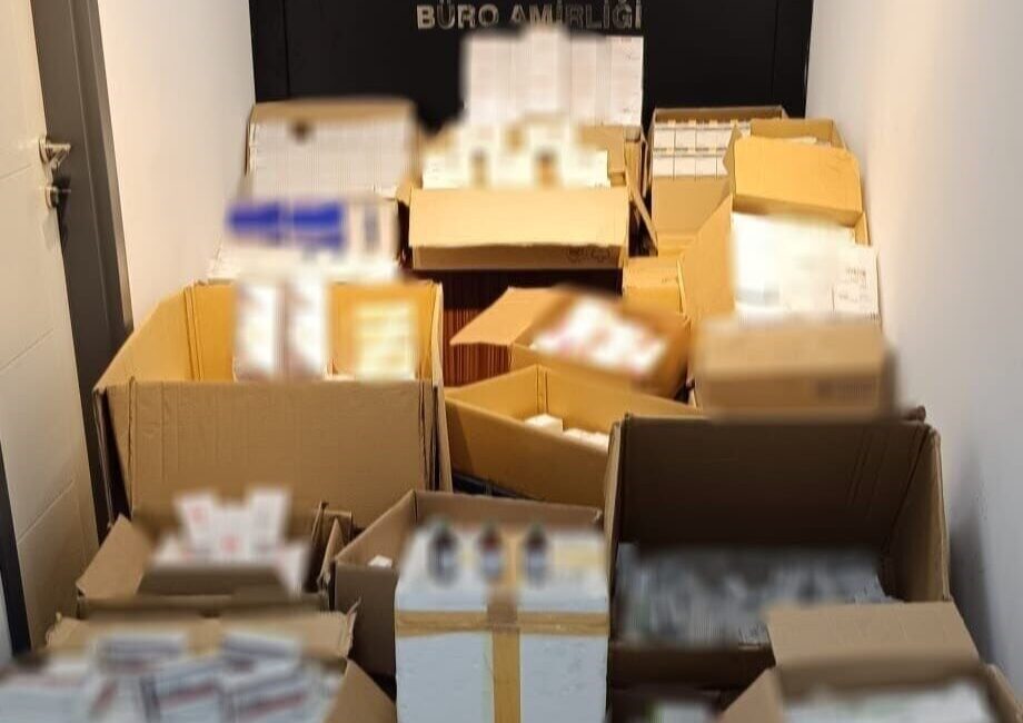 Muratpaşa’da Yasaklı İlaç Operasyonu: 5 Bin 105 Kutu Kaçak İlaç Ele Geçirildi Antalya Emniyet Müdürlüğü, Muratpaşa'da düzenlediği operasyonda yasa dışı olarak satışa