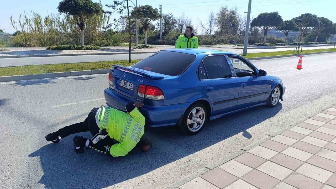 Antalya'da Manavgat Emniyet Müdürlüğü Trafik Denetleme Şube ekipleri, abartı egzoz