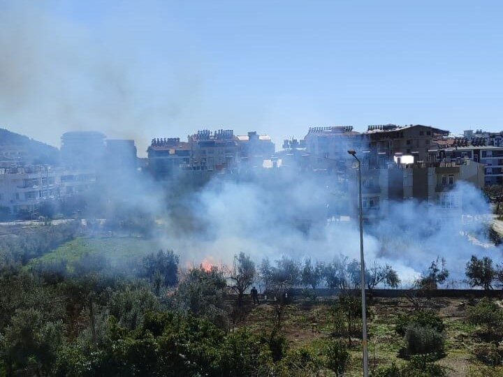 Gazipaşa’daki sazlık alanda çıkan yangın itfaiye ekiplerince söndürüldü Antalya'nın Gazipaşa ilçesinde sazlık alanda çıkan yangın, itfaiye ekiplerinin etkili