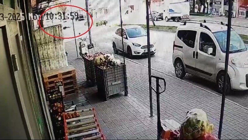 Antalya’da U dönüşü yapan otomobil ile motosikletin çarpışması sonucu bir kişi yaralandı. Antalya'nın Manavgat ilçesinde U dönüşü yapan otomobil, motosiklete çarptı. Kazada