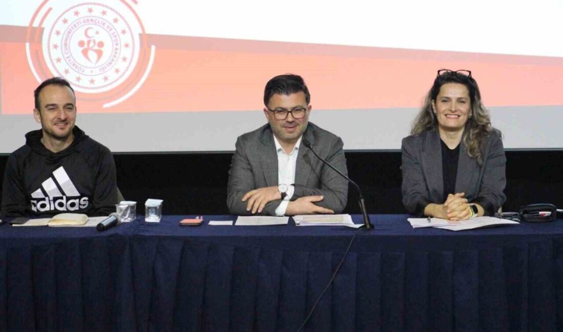 Düzce’de Kış Spor Okulları İçin Antrenörlerle Toplantı Yapıldı Düzce Gençlik ve Spor İl Müdürü İsa Yazıcı, kış spor