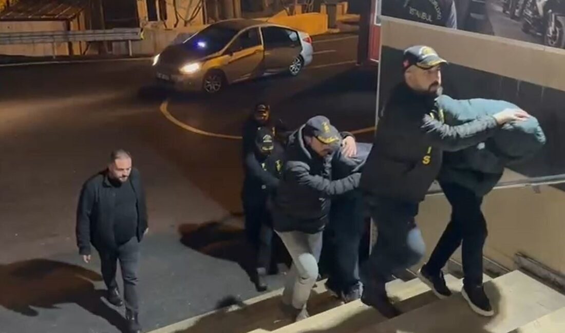 İstanbul'un Arnavutköy ilçesinde gaspa karışan 5 şüpheli, özel harekat polisinin