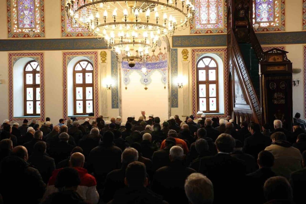 Kahramanmaraş merkezli depreminin ikinci yıl dönümünde hayatını kaybedenler Kocaeli’de dualarla