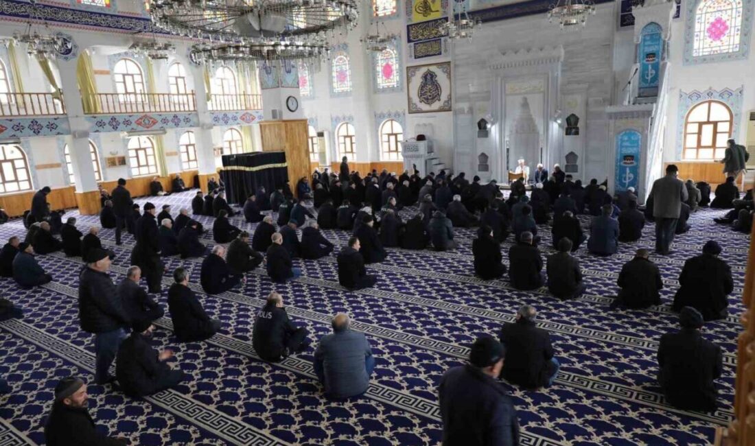 Kahramanmaraş depreminde hayatını kaybedenler anısına Çankırı’da mevlit okutuldu. Kahramanmaraş merkezli depremlerin 2. yılı dolayısıyla Çankırı'da mevlit programı düzenlendi.