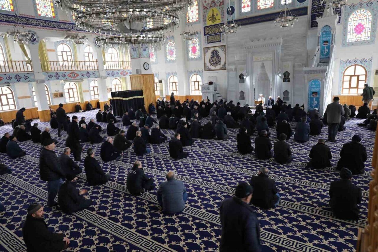 Kahramanmaraş merkezli depremlerin 2. yılı dolayısıyla Çankırı'da mevlit programı düzenlendi.