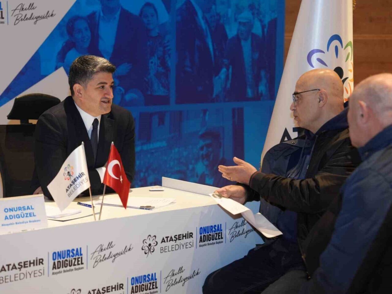 Ataşehir Belediyesi, "Söz Sizde, Çözüm Bizde" etkinliğiyle halkla buluştu. 10