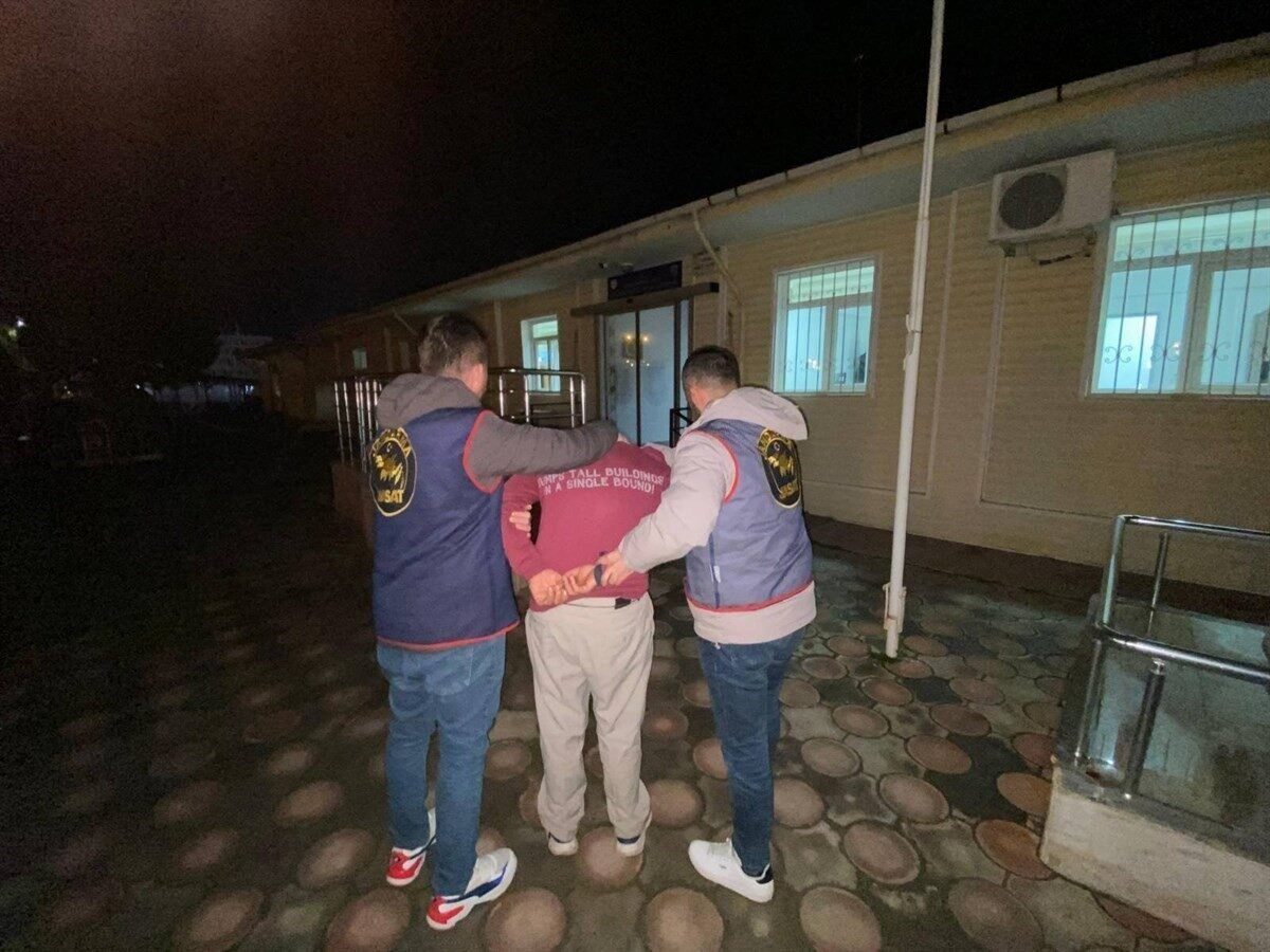 Balıkesir'in Ayvalık ilçesinde gerçekleştirilen "Huzur ve Güven Uygulaması"nda 33 ekip