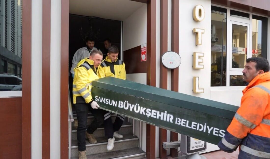 Samsun’da Yabancı Uyruklu Adam Otel Odasında Ölü Bulundu Samsun'un İlkadım ilçesinde, Azerbaycan uyruklu Ruslan Hüseynov Huseynoy (46) kaldığı