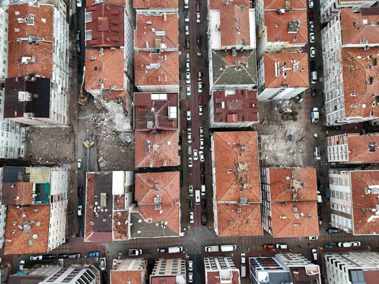 Bahçelievler Belediyesi, deprem riskine karşı kentsel dönüşüm çalışmalarını hızla sürdürüyor.