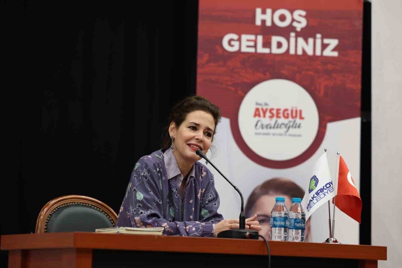 Bakırköy Belediyesi'nin "Bakırköy Muhabbeti" etkinliği, tarihçi Pelin Batu'nun katılımıyla gerçekleştirildi.