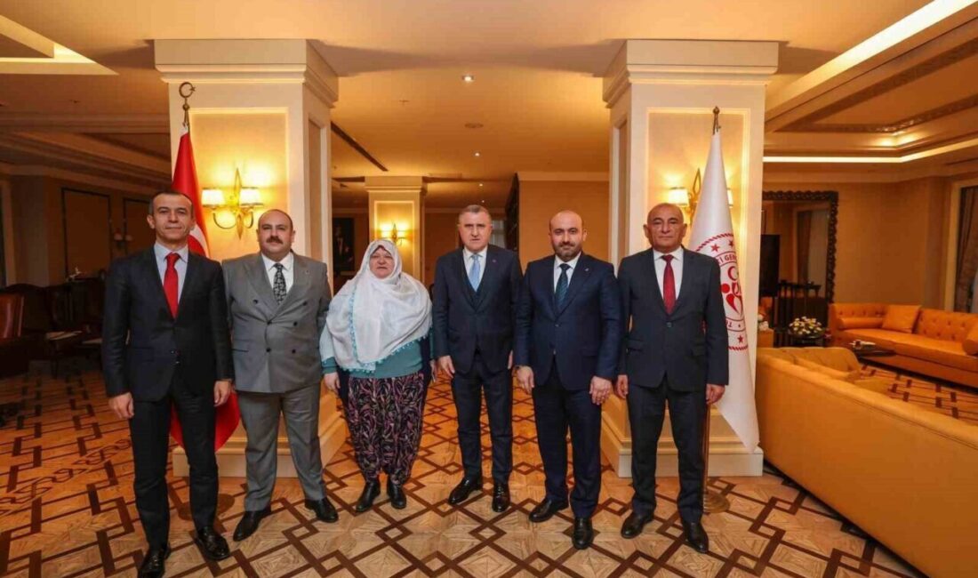 Eskişehir İl Başkanı Gürhan Albayrak, Gençlik ve Spor Bakanı Osman Aşkın Bak ile bir araya gelerek kentin ihtiyaçlarını paylaştı AK Parti Eskişehir İl Başkanı Gürhan Albayrak, Gençlik ve Spor